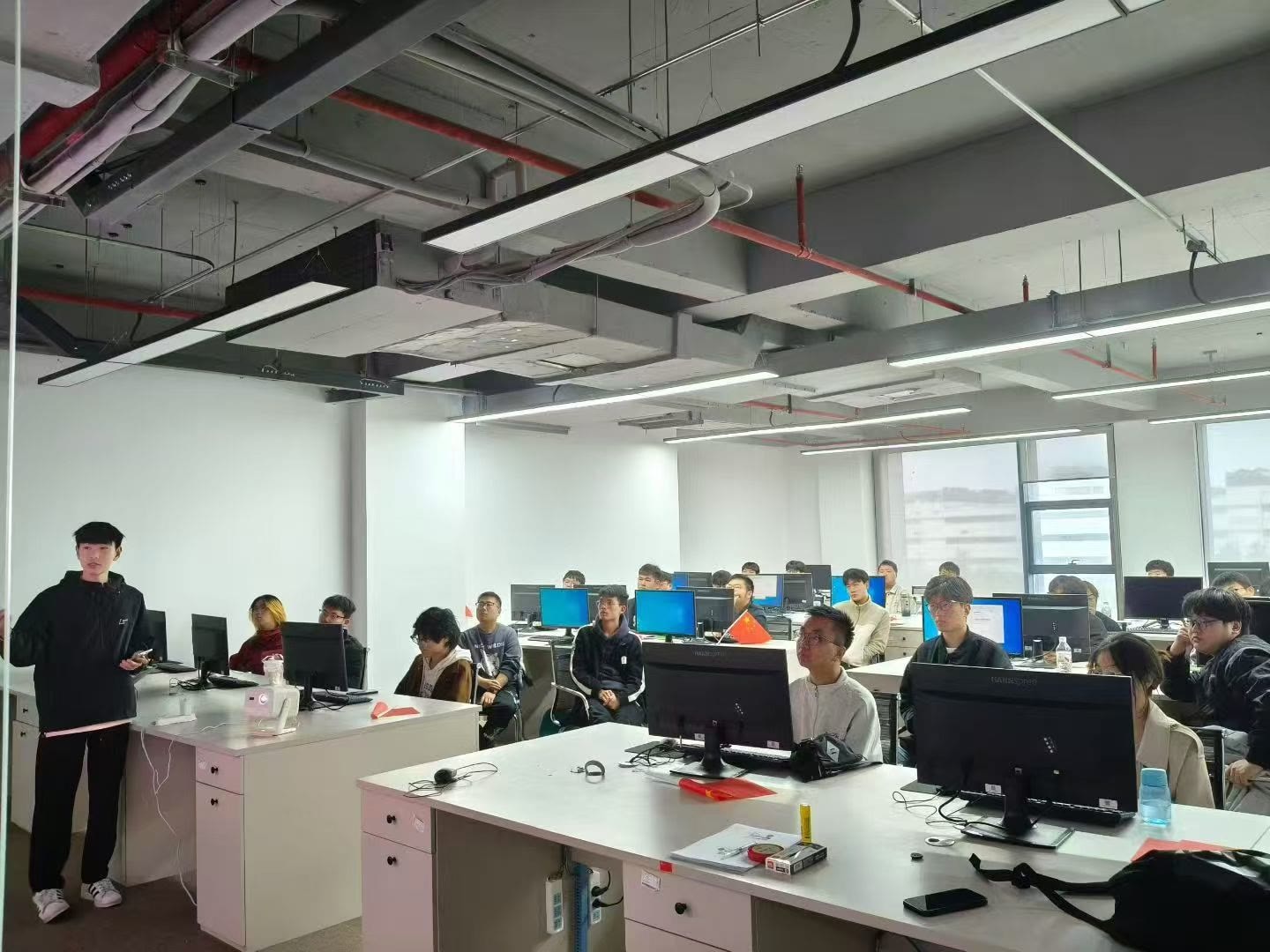 学员在项目职场中参与培训课程